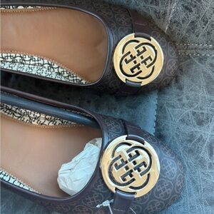 Daisy Fuentes Brown Flats with Gold Buckle